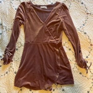 20% OFF BUNDLES! NWT! Urban Outfitters Long Sleeve Romper. Mauve. Small